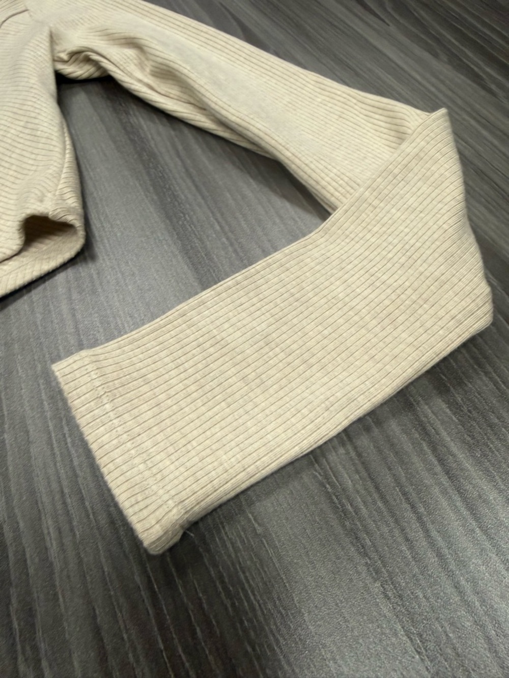 Garage Notch Front Long Sleeve Ribbed Top Size P/S - Picture 3 of 9